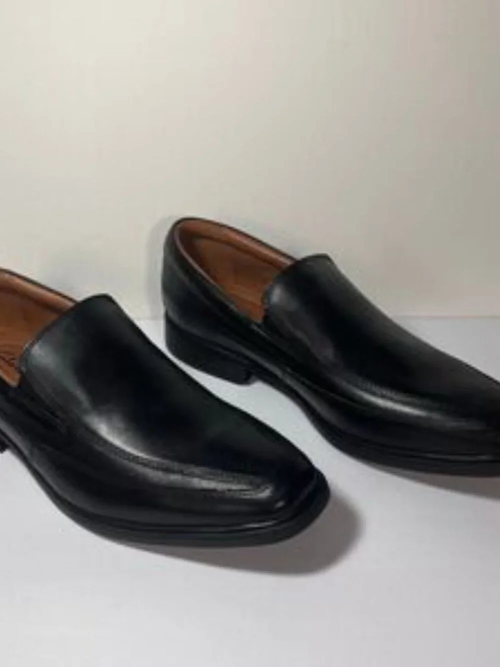 Clarks Tilden Free Leather Slip On shoes